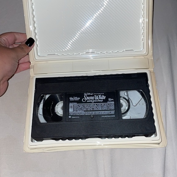 Walt Disney’s masterpiece Snow White and the Seven Dwarfs vhs in original case - Picture 9 of 9
